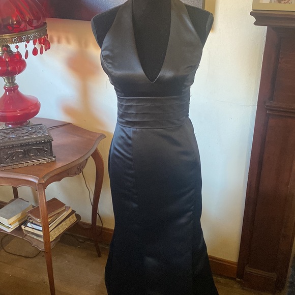 🦊 Jessica McClintock deep black satin halter gown. - Picture 8 of 8